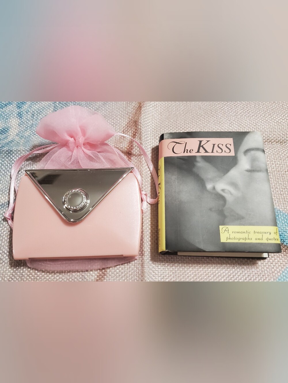 "The Kiss" Mini Book & Trifold Pink Compact
